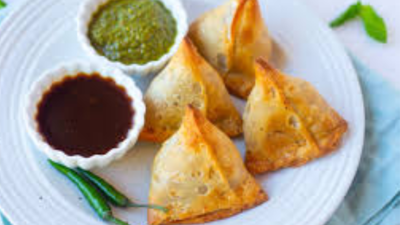 Crispy homemade samosas served with chutney